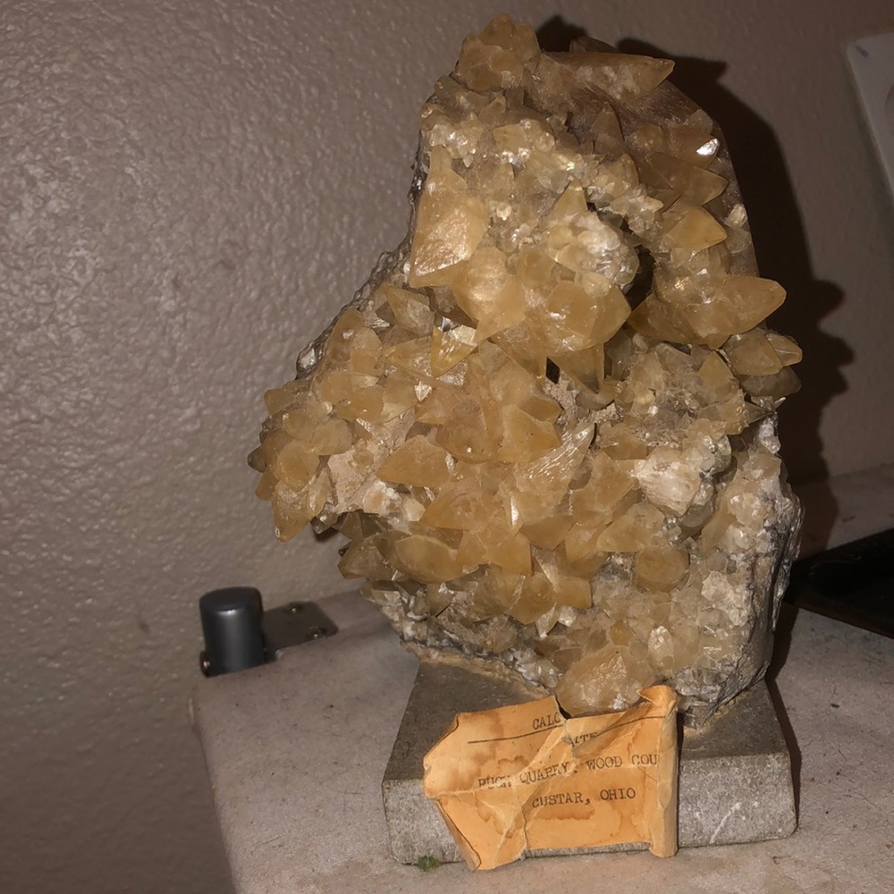 Calcite rock decor